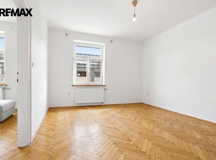 Ložnice - pohled k oknu | Prodej bytu, 3+1, 91 m²