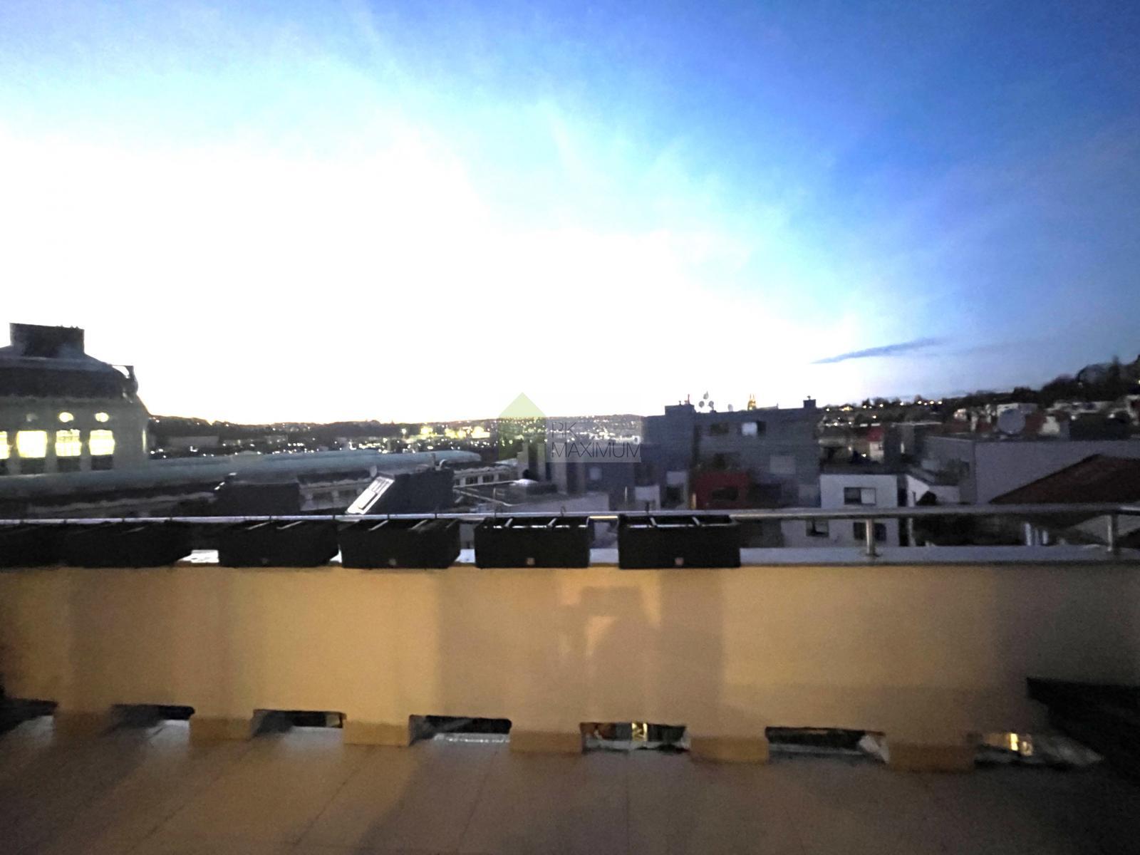 večerní výhled z terasy.JPG