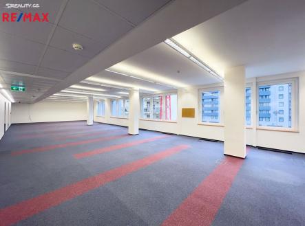 Pronájem - kanceláře, 295 m²