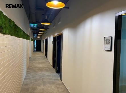 fefa7b1e-f9ba-4e01-8206-b6e5f2ffe877.jpg | Pronájem - kanceláře, 924 m²