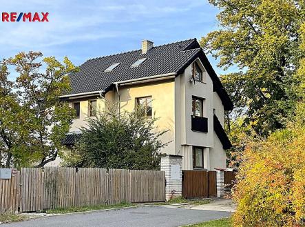 Pohled na RD z ulice | Prodej - dům/vila, 353 m²