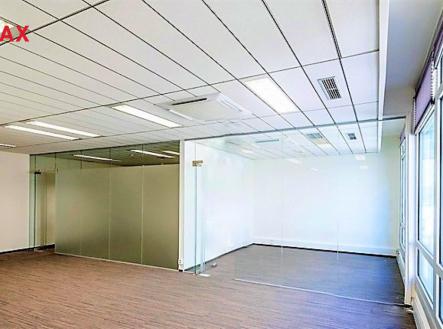 Pronájem - kanceláře, 504 m²
