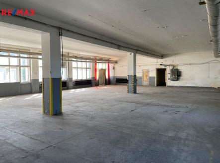 Pronájem - skladovací prostor, 428 m²