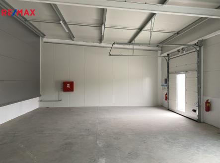 Pronájem - skladovací prostor, 93 m²