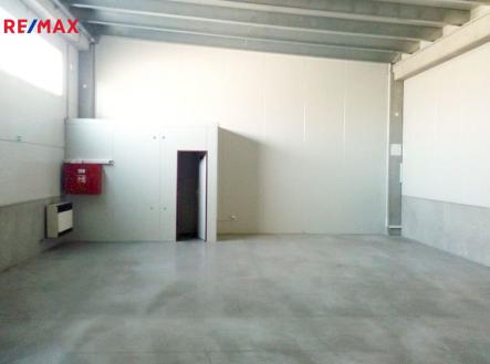 Pronájem - skladovací prostor, 93 m²