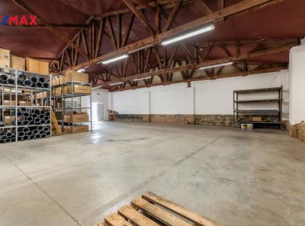 Pronájem - skladovací prostor, 138 m²