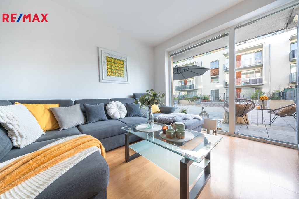 Prodej bytu 3+kk, 73,2 m² + 95,8 m² prostorná terasa, Praha - Čakovice.