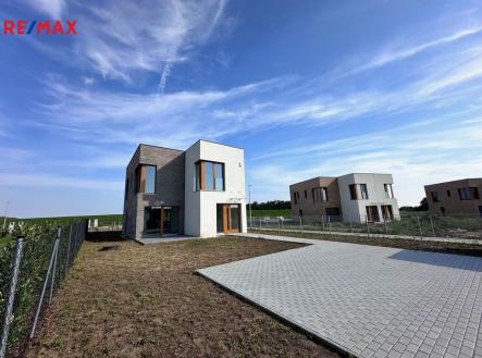 Dům | Pronájem - dům/vila, 126 m²