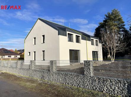 Pohled na dům a zahrada | Prodej - dům/vila, 155 m²