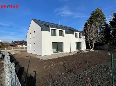 Pohled na dům a zahrada | Prodej - dům/vila, 155 m²