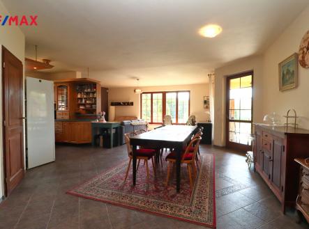 Obývací pokoj + kk | Prodej - dům/vila, 180 m²