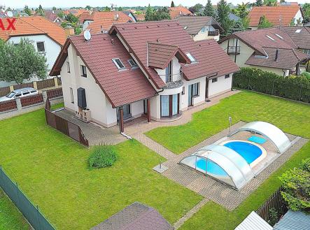 Pohled na RD | Pronájem - dům/vila, 228 m²