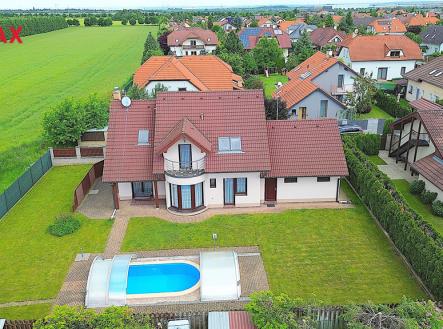 Pohled na RD | Pronájem - dům/vila, 228 m²