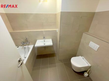 Koupelna | Pronájem bytu, 1+kk, 47 m²
