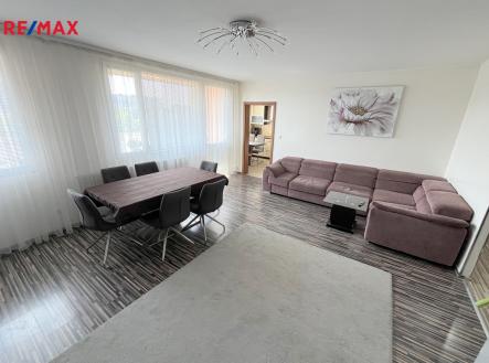 Obývací místnost s kuchyní a lodžií | Prodej bytu, 3+1, 99 m²