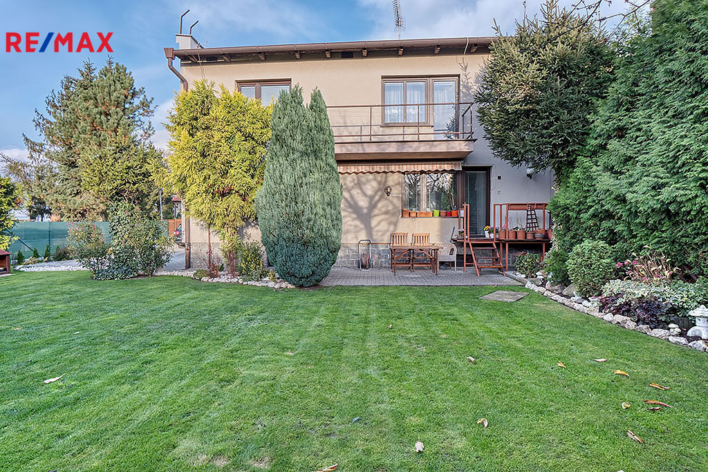 Pohled na dům ze zahrady