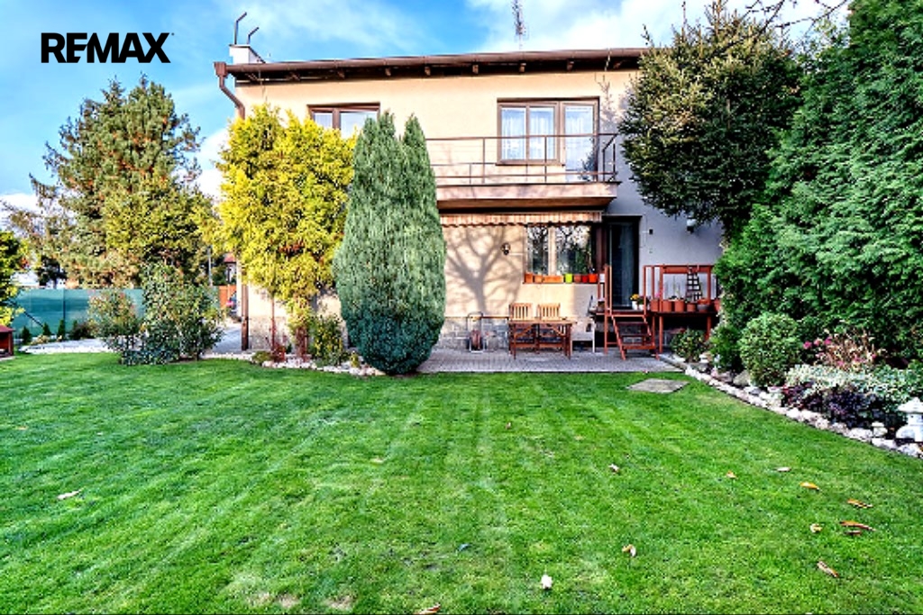 Pohled na dům ze zahrady