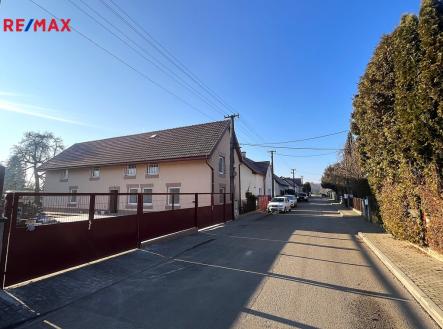 Pohled na RD z ulice | Prodej - dům/vila, 235 m²