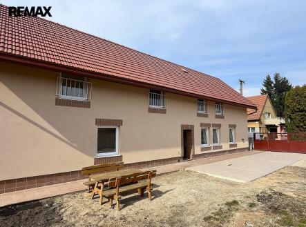 Pohled na RD | Prodej - dům/vila, 235 m²