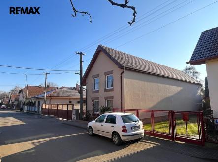 Pohled na RD | Prodej - dům/vila, 235 m²