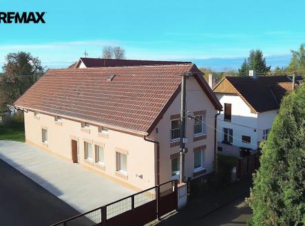Pohled na RD | Prodej - dům/vila, 235 m²