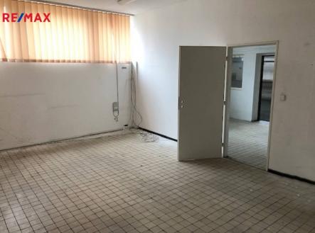 img_1c17028bf4.jpg | Pronájem - skladovací prostor, 650 m²