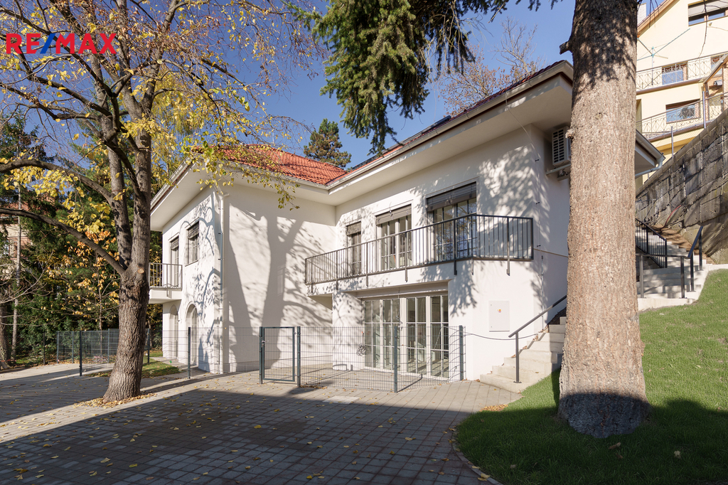 Prodej - bytová jednotka 4+kk – 128,72 m², zahrada 109,02 m², 2 parkovací stání. Praha 10 – Záběhlice u Hamru