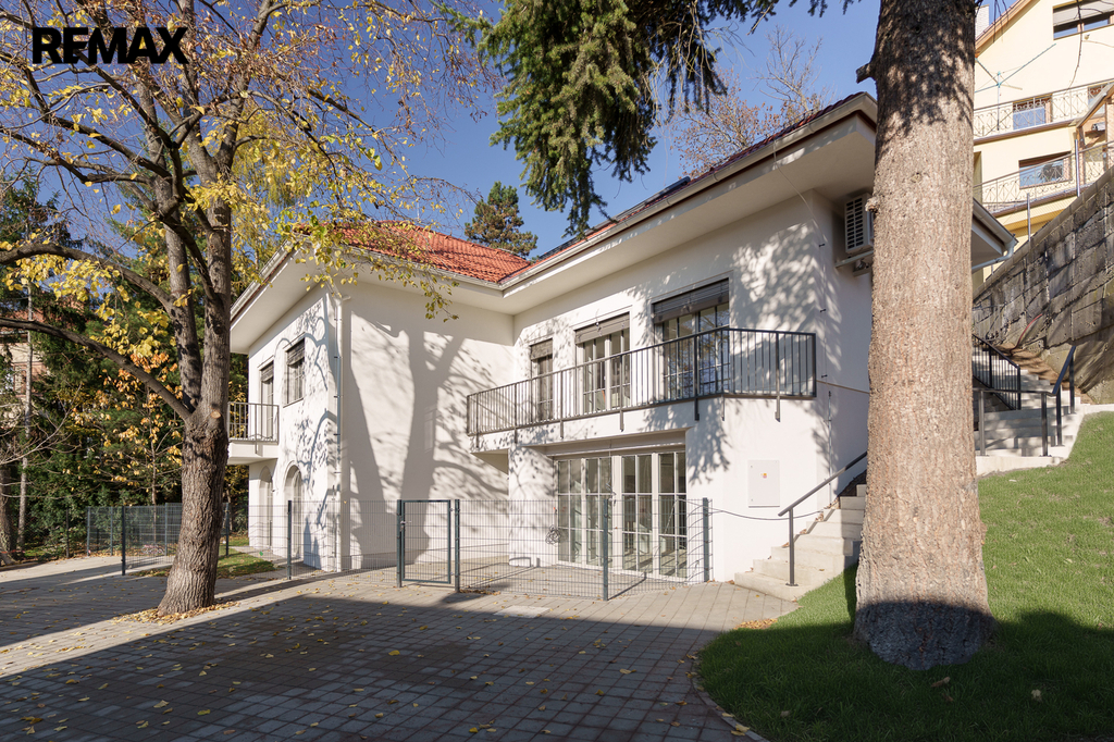 Prodej - bytová jednotka 4+kk – 128,72 m², zahrada 109,02 m², 2 parkovací stání. Praha 10 – Záběhlice u Hamru