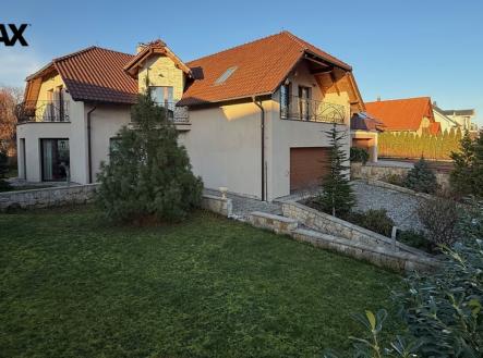 Dům | Prodej - dům/vila, 328 m²
