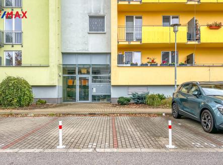 Pronájem parkovacího stání Hradec Králové - Třebeš | Pronájem - malý objekt/garáž