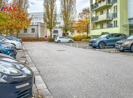 Pronájem parkovacího stání Hradec Králové - Třebeš | Pronájem - malý objekt/garáž