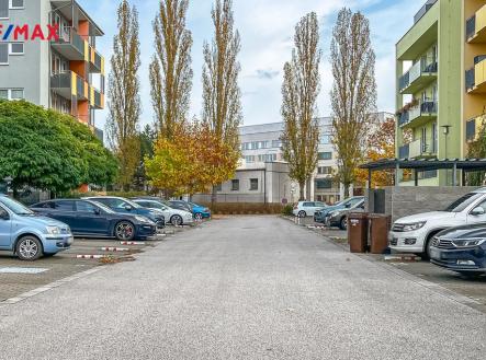 Pronájem parkovacího stání Hradec Králové - Třebeš | Pronájem - malý objekt/garáž