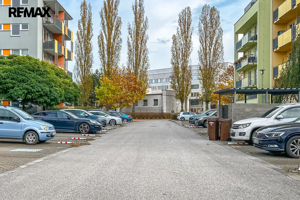 Pronájem parkovacího stání Hradec Králové - Třebeš