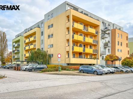 Pronájem parkovacího stání Hradec Králové - Třebeš | Pronájem - malý objekt/garáž