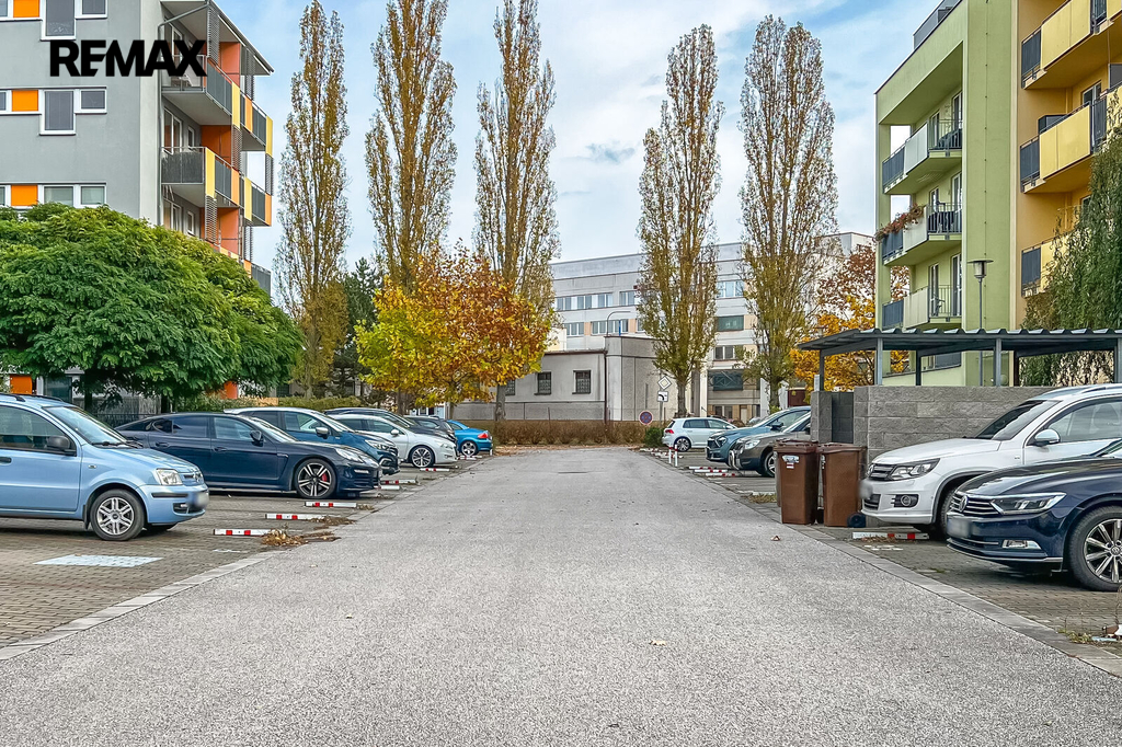 Pronájem parkovacího stání Hradec Králové - Třebeš