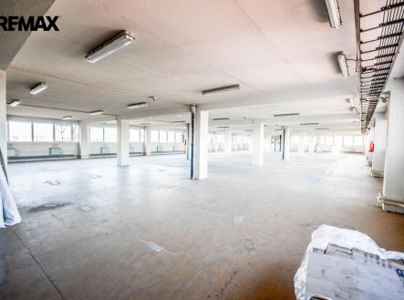 Pronájem - skladovací prostor, 456 m² obrázek