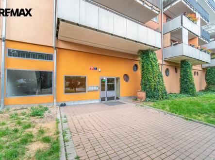 Pronájem parkovacího stání, Podkovářská 933/1, Praha 9 – Vysočany (Na Harfě) | Pronájem - malý objekt/garáž