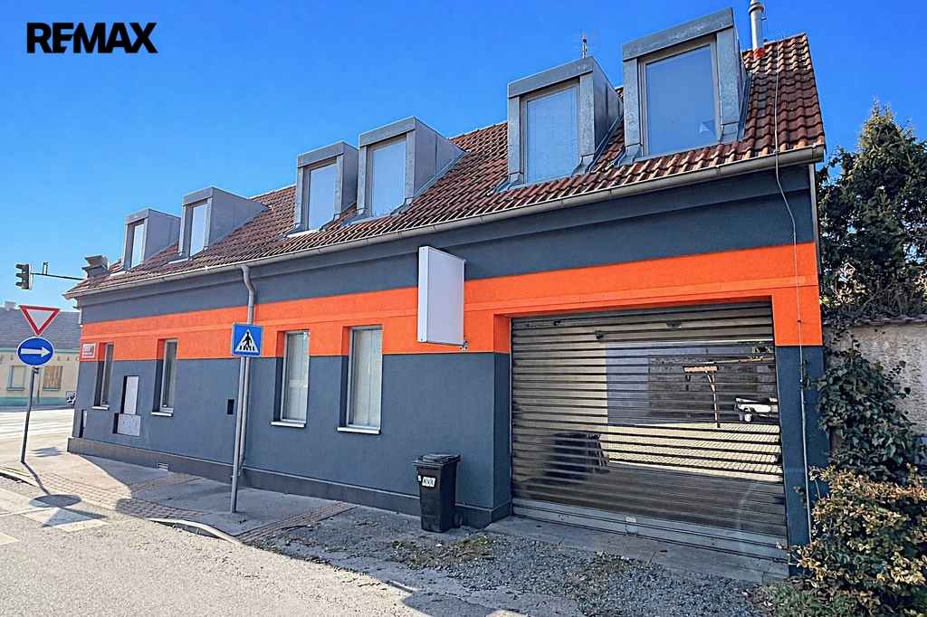 Vjezd do vnitrobloku, parkování až 7 vozů