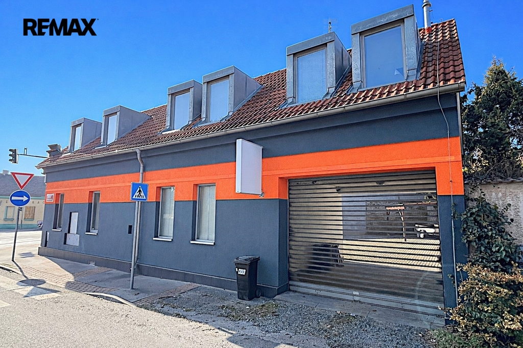 Vjezd do vnitrobloku, parkování až 7 vozů