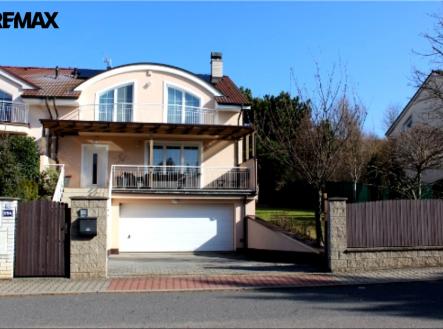 Pohled z ulice | Prodej - dům/vila, 271 m²