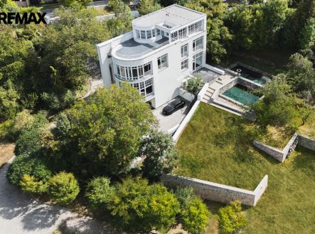 Prodej exkluzivní neofunkcionalistické vily Praha 20 min | Prodej - dům/vila, 323 m²
