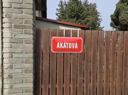 akatova-jirny.jpg | Prodej - pozemek pro bydlení, 715 m²