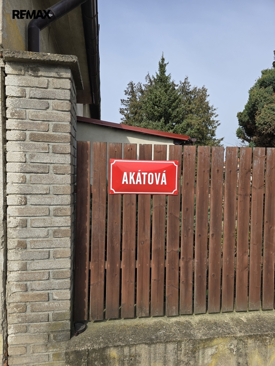 akatova-jirny.jpg