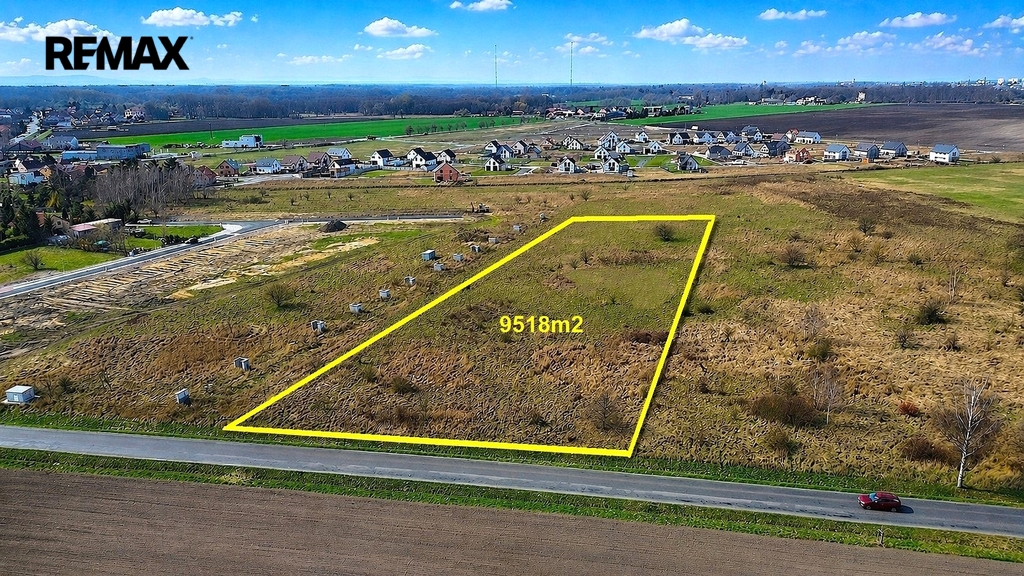 Pohled na pozemek a okolí