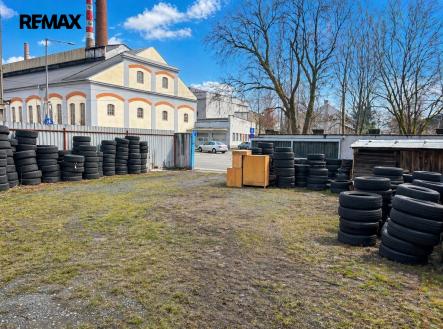 Parkovací a úložná plocha | Prodej - obchodní prostor, 751 m²