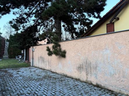 Hlavní vjezd | Prodej - pozemek pro bydlení, 597 m²