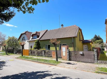 Pohled na RD z ulice | Prodej - dům/vila, 83 m²