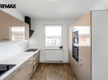 dsc08174-dsc08176.jpg | Pronájem bytu, 1+kk, 37 m²