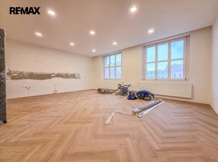 louny-2kk-obyvak-orig.jpg | Pronájem bytu, 2+kk, 66 m²