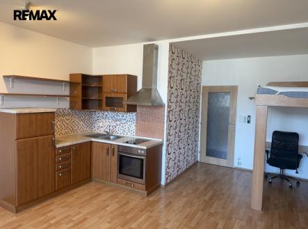 Obytná místnost s kuchyňským koutem | Pronájem bytu, 1+kk, 44 m²